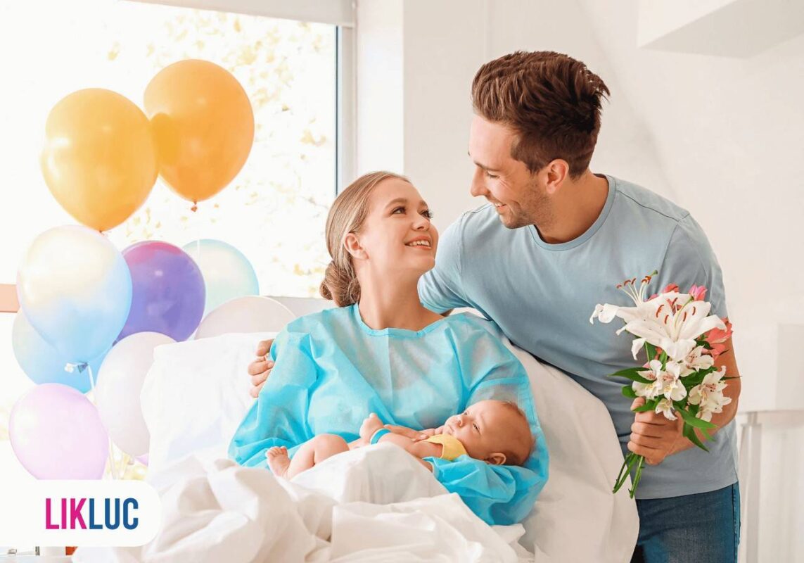 Papai e mamãe celebrando a chegada do seu bebê