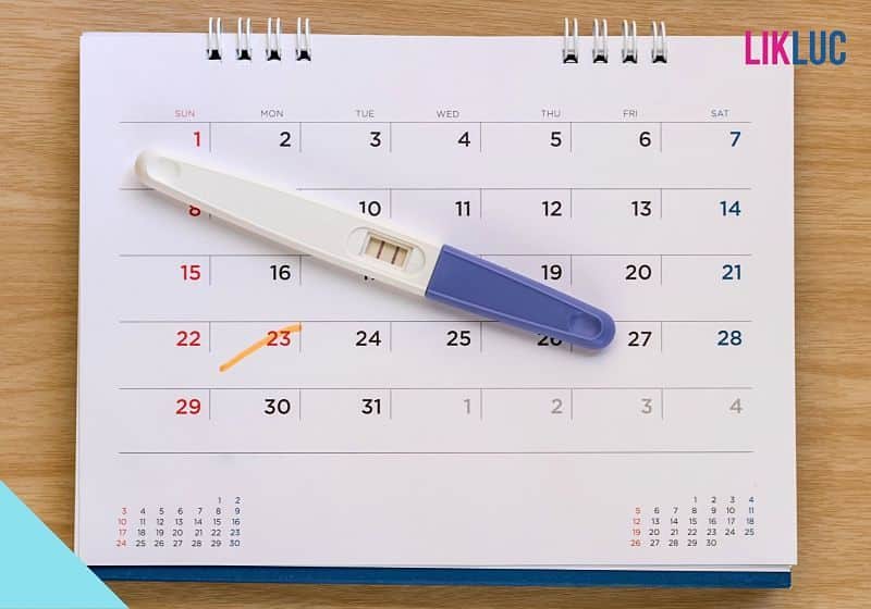 teste de gravidez sobre calendário
