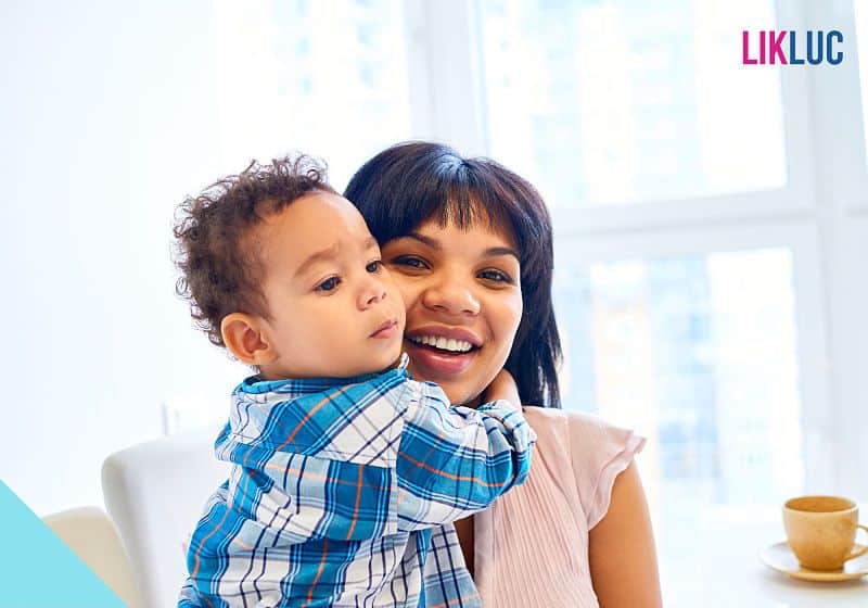 mae abracando bebe sorrindo opt mamae e bebes sorrindo