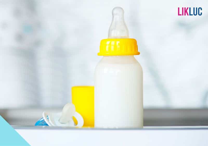 chupeta e mamadeira fundo branco chupeta e mamadeira fundo branco