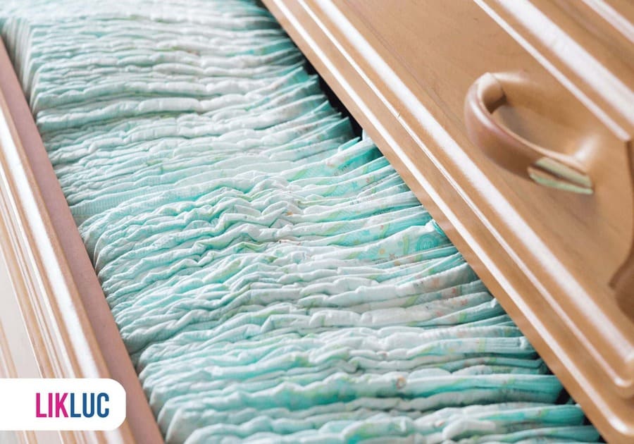 Imagem de uma gaveta cheia de fralda descartáveis