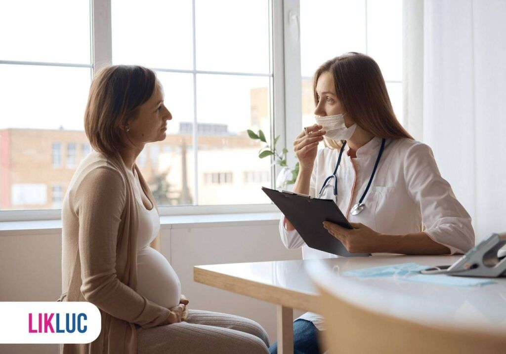 Gestante em conusulta com sua médica