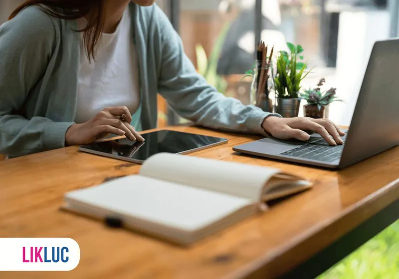 mulher estudando e planejando %281%29 Mãe trabalhando após voltar de licença maternidade