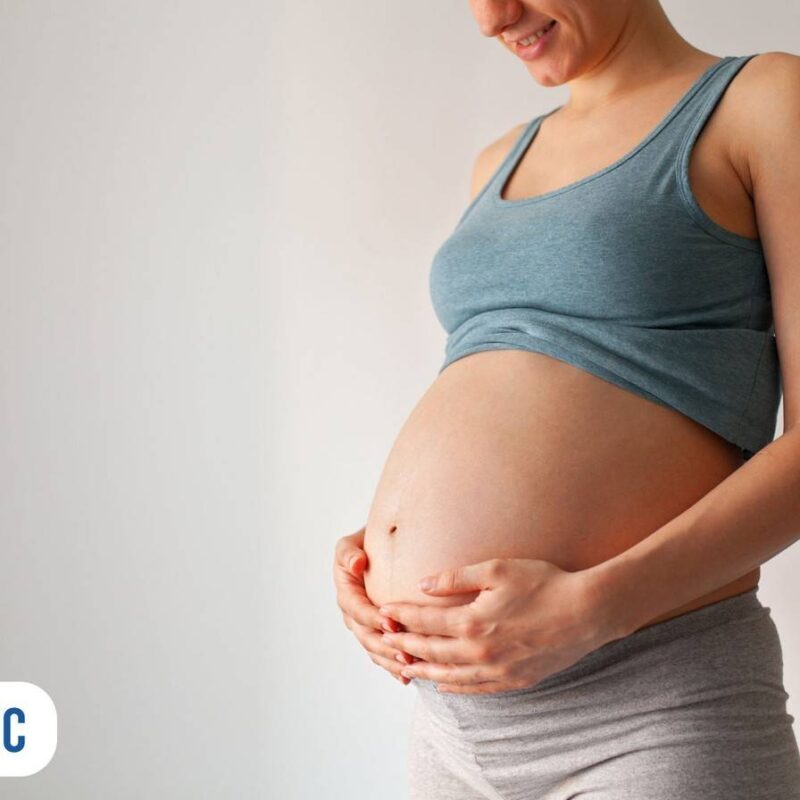 Grávida segurando a barriga