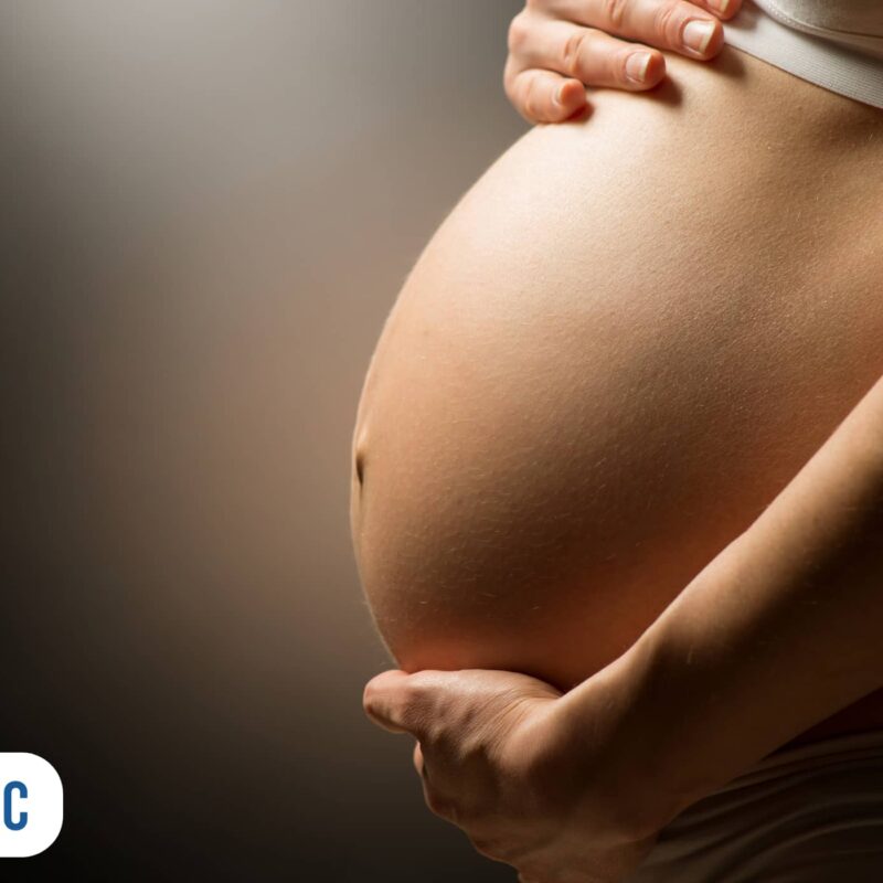 Barriga de gestante em foco