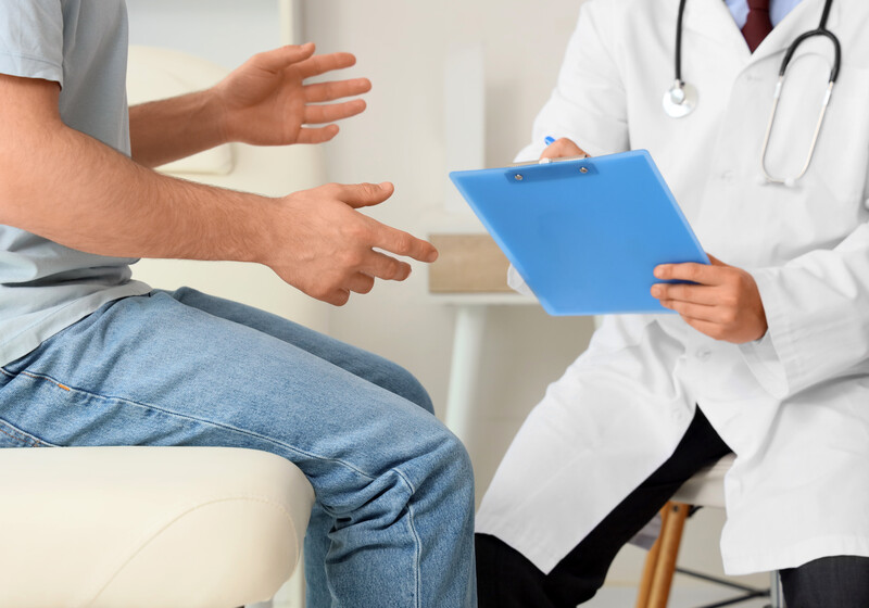 Consulta médica entre paciente e doutor