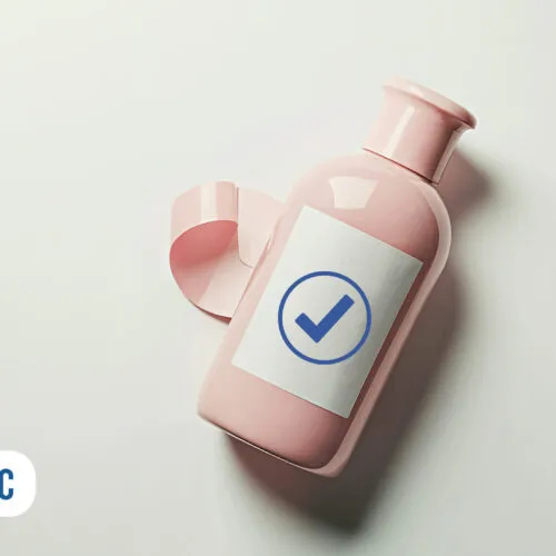 Frasco rosa de produto com selo de qualidade