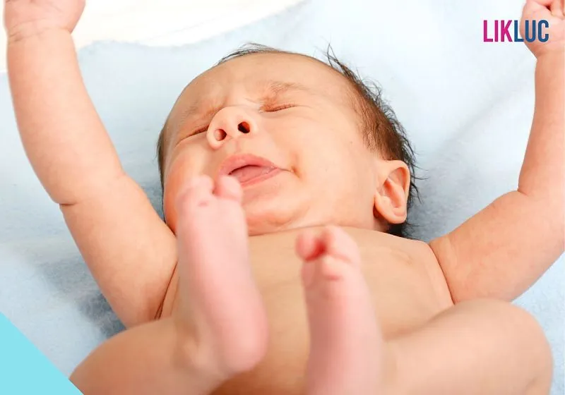 Bebês espirrando muito: entenda as possíveis causas