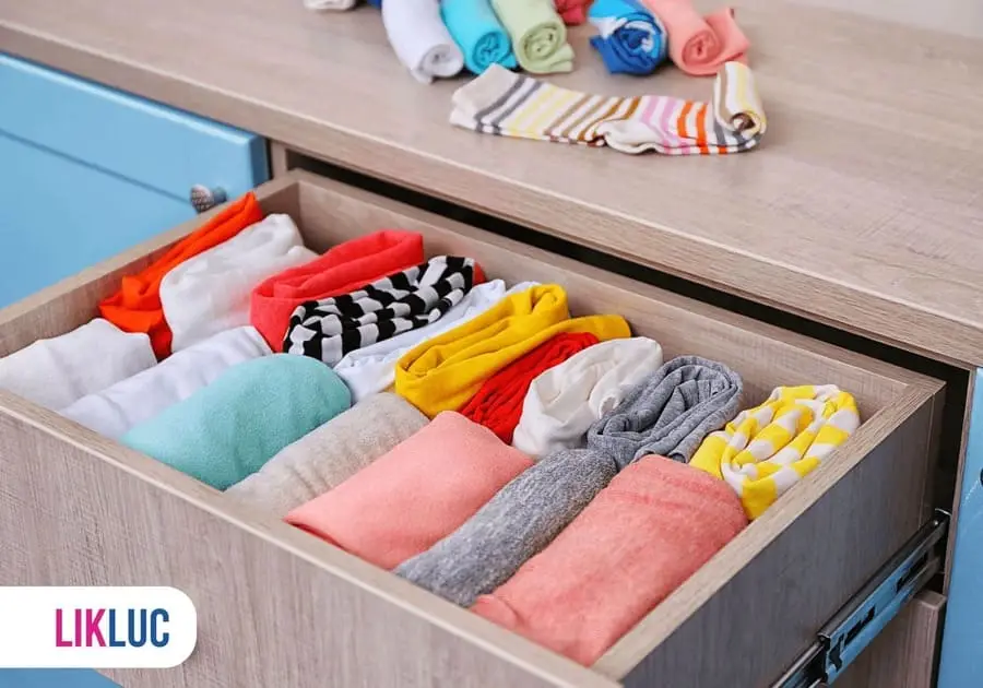 gaveta com roupas de bebe