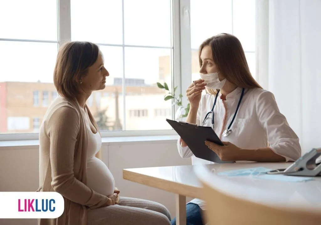 Gestante em conusulta com sua médica