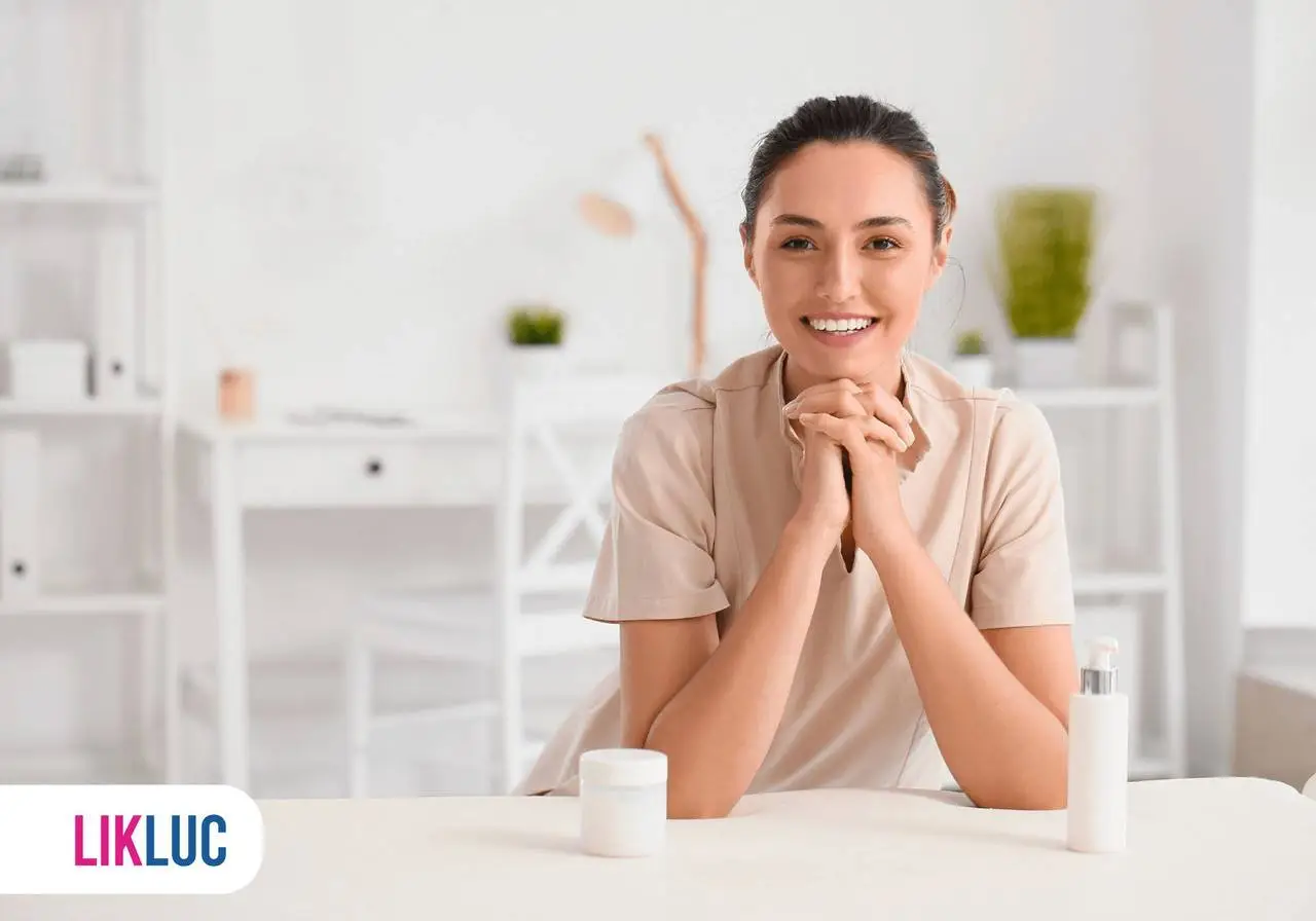 Profissional de massoterapia em seu consultório