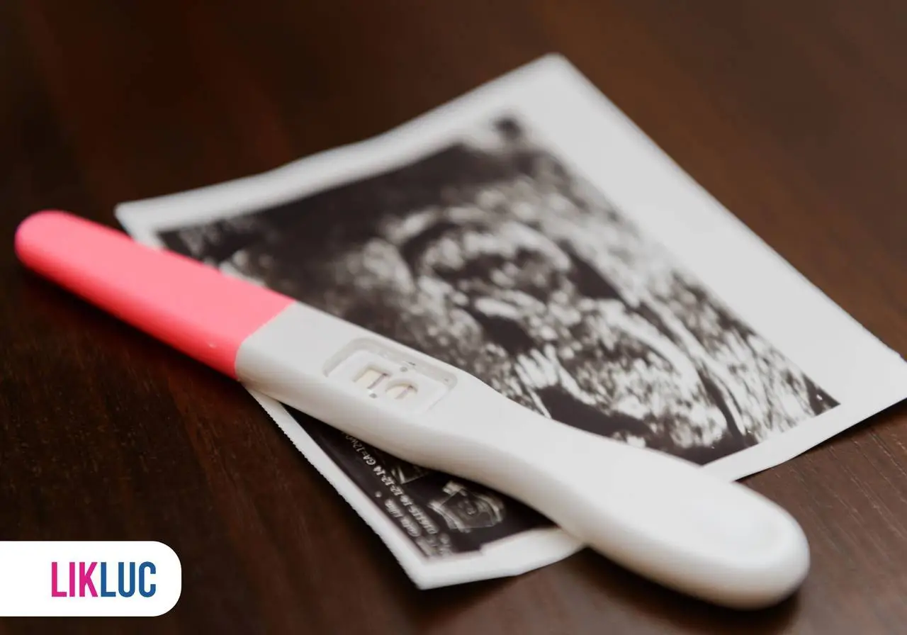 teste de gravidez com imagem do feto