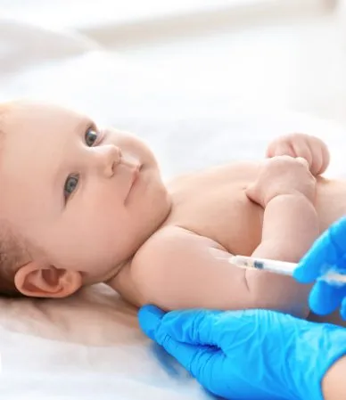 Vacina de 2 meses: quais são, reações, prevenções e mais